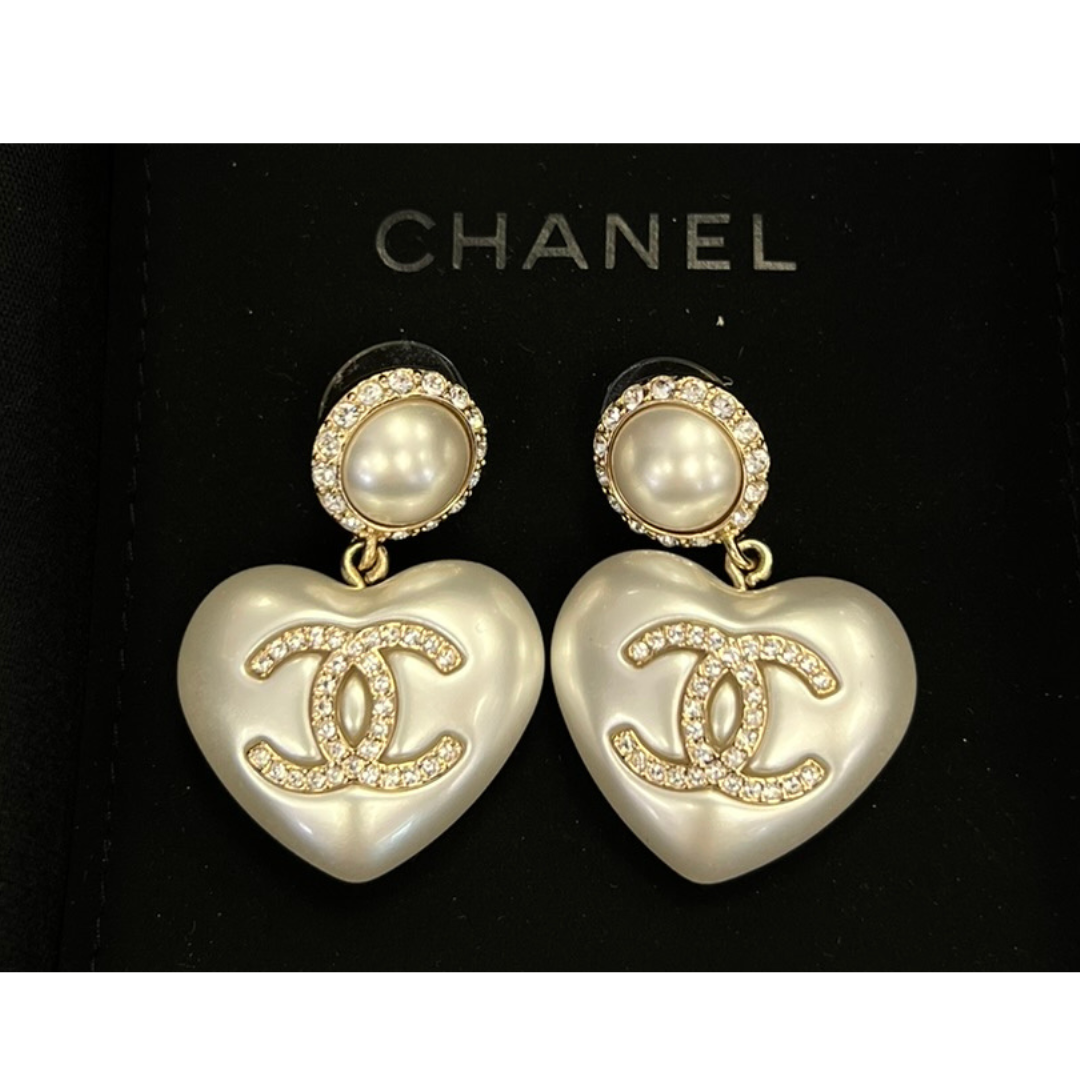 Chanel Pearl Heart Earrings (21B)