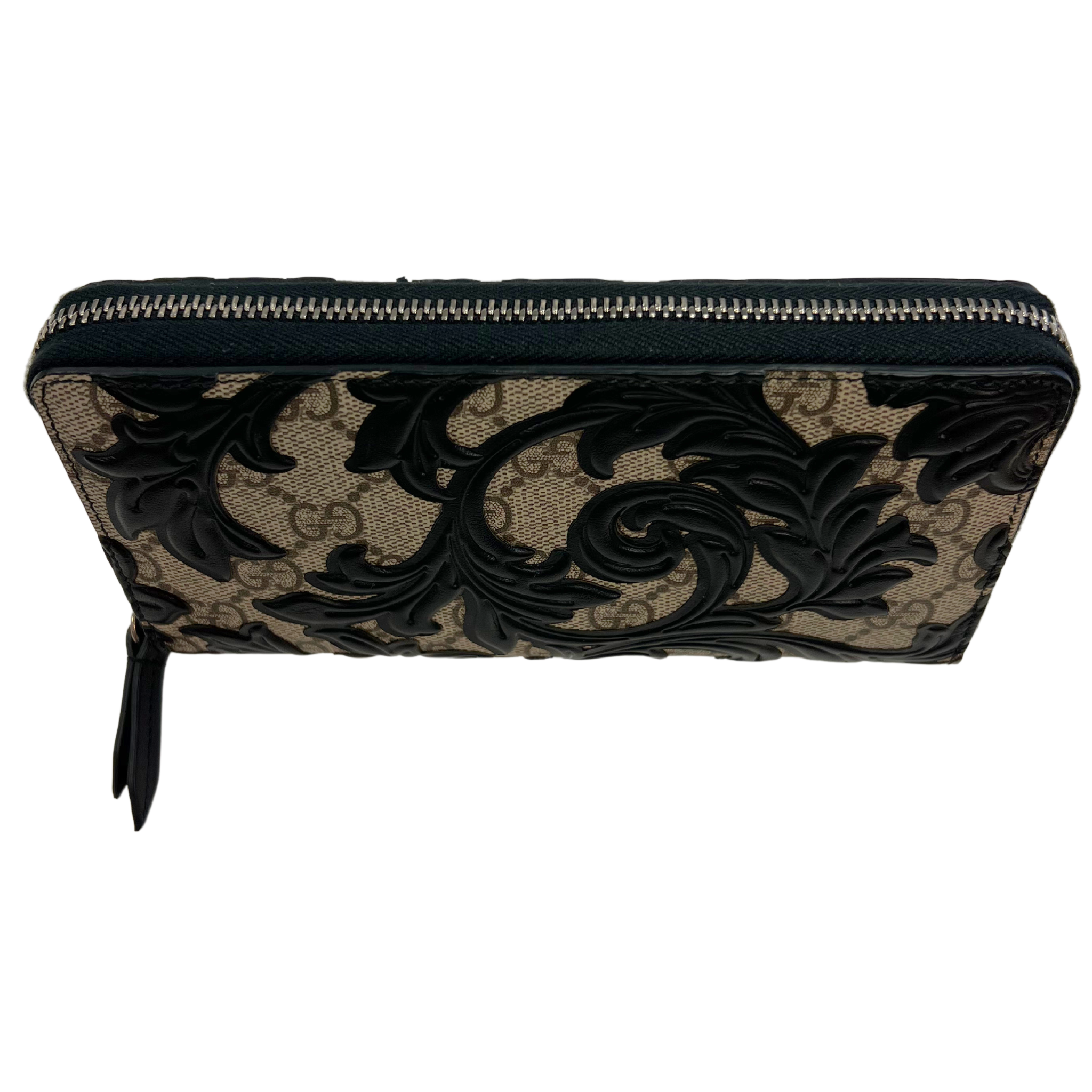 Gucci Supreme Monogram Arabesque Wallet