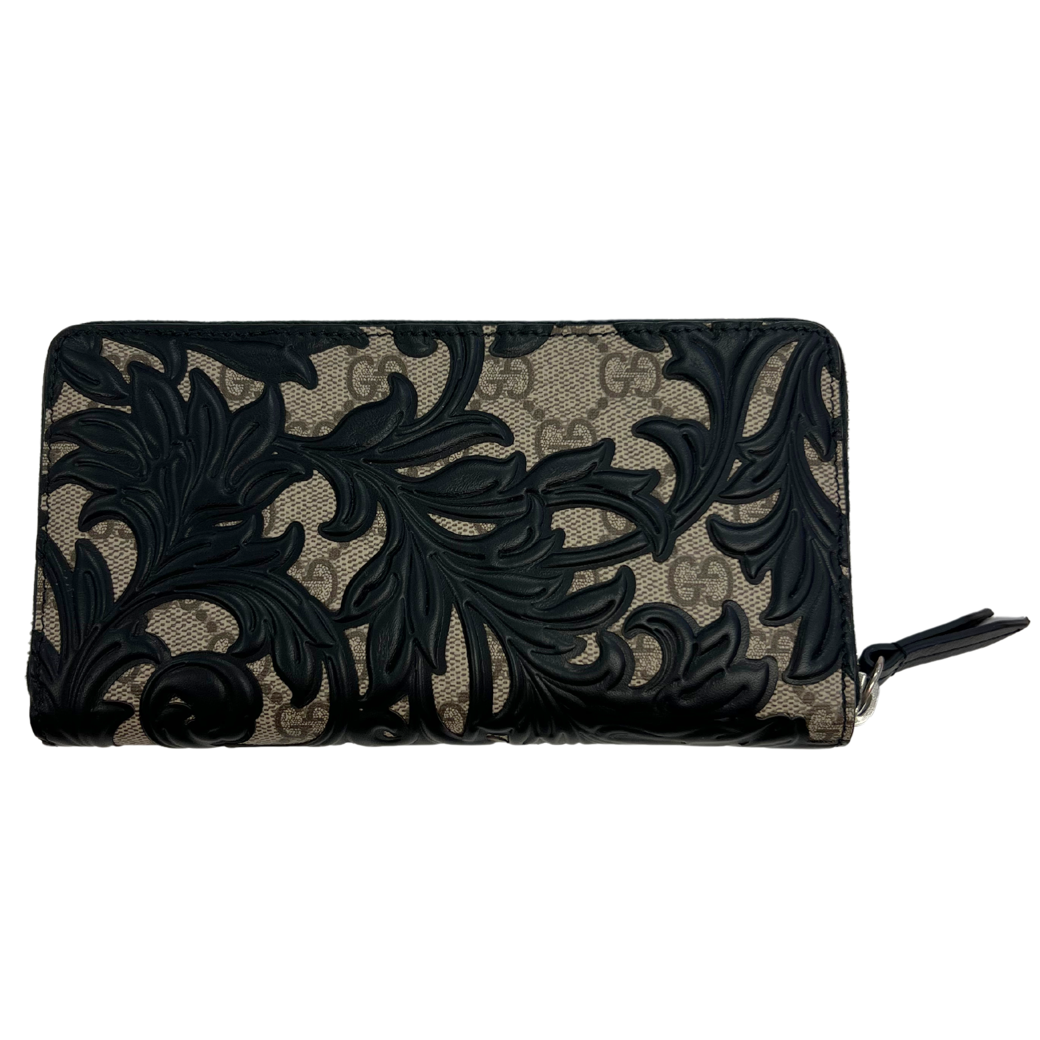 Gucci Supreme Monogram Arabesque Wallet