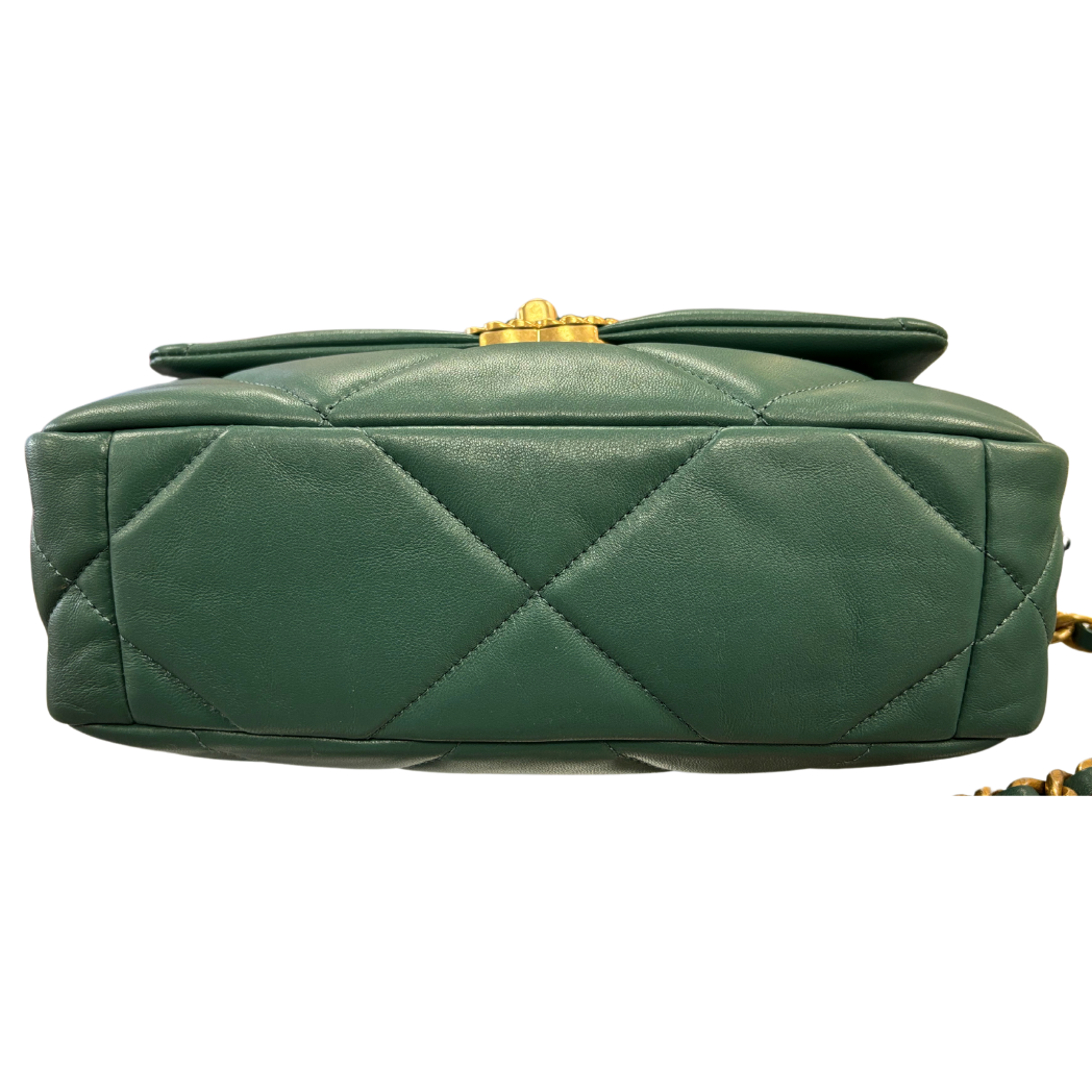 Chanel 19 (Medium)