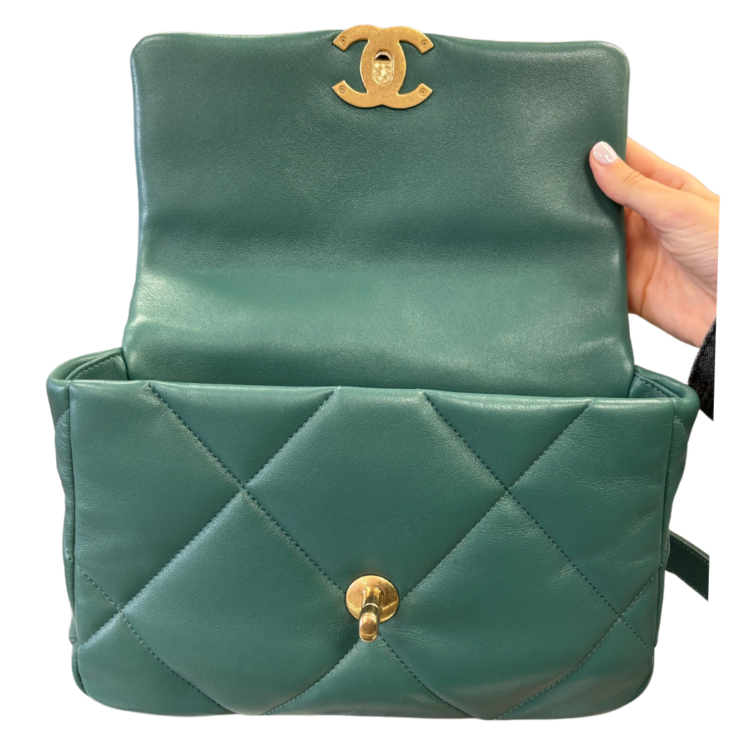 Chanel 19 (Medium)