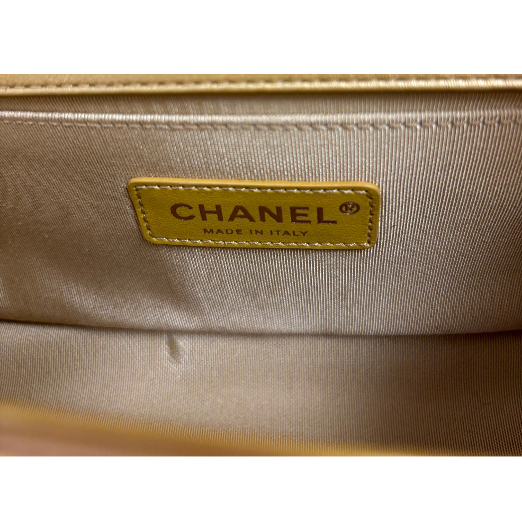 Chanel Boy Bag (Medium)