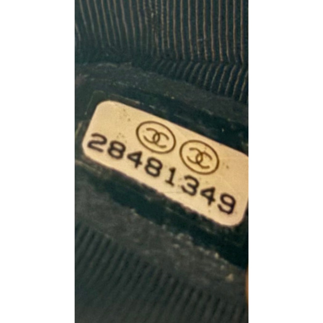 Chanel Boy Bag (Medium)