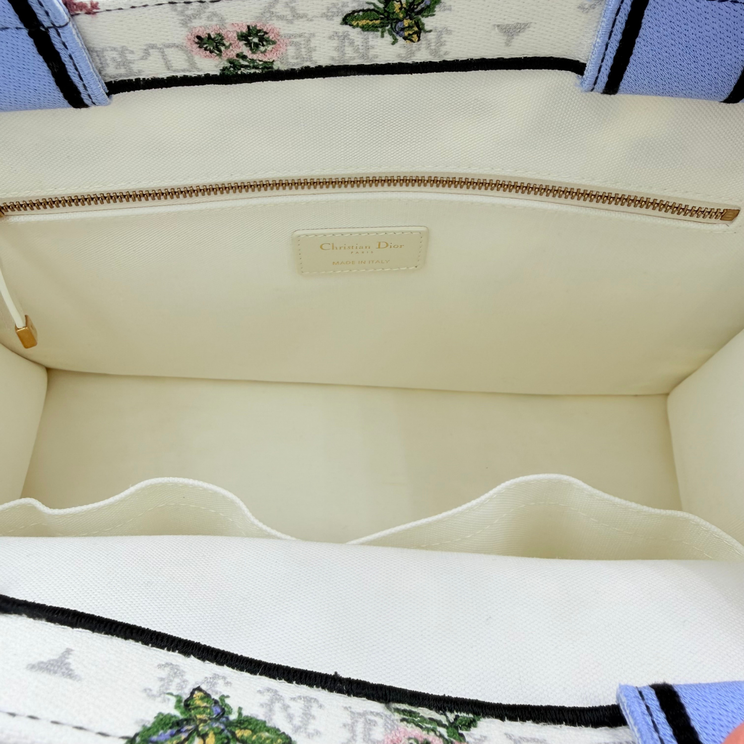 Medium Dioramour 47 Passion Book Tote With Strap and Bucket Hat Set