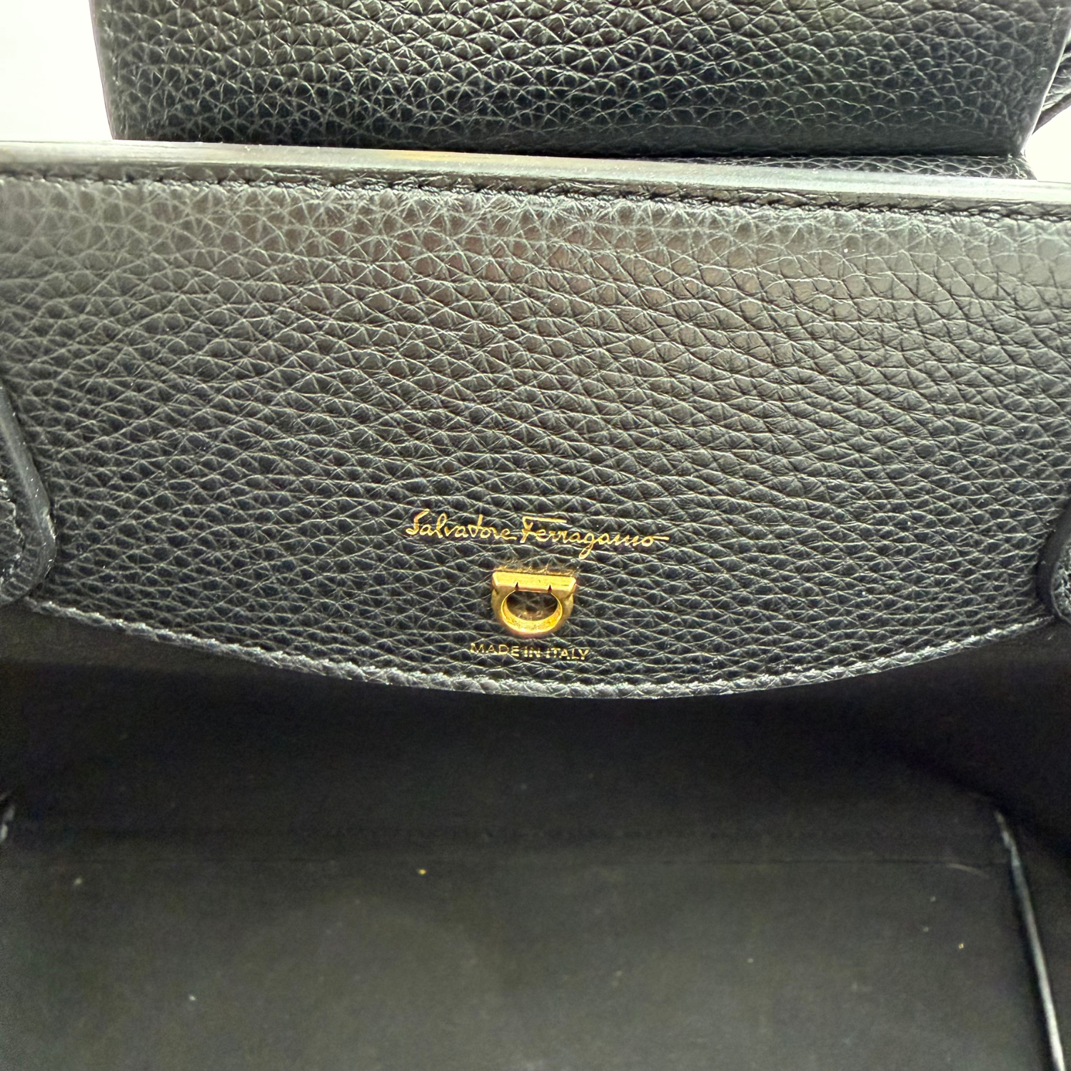 Salvatore Ferragamo Leather Shoulder Bag Black
